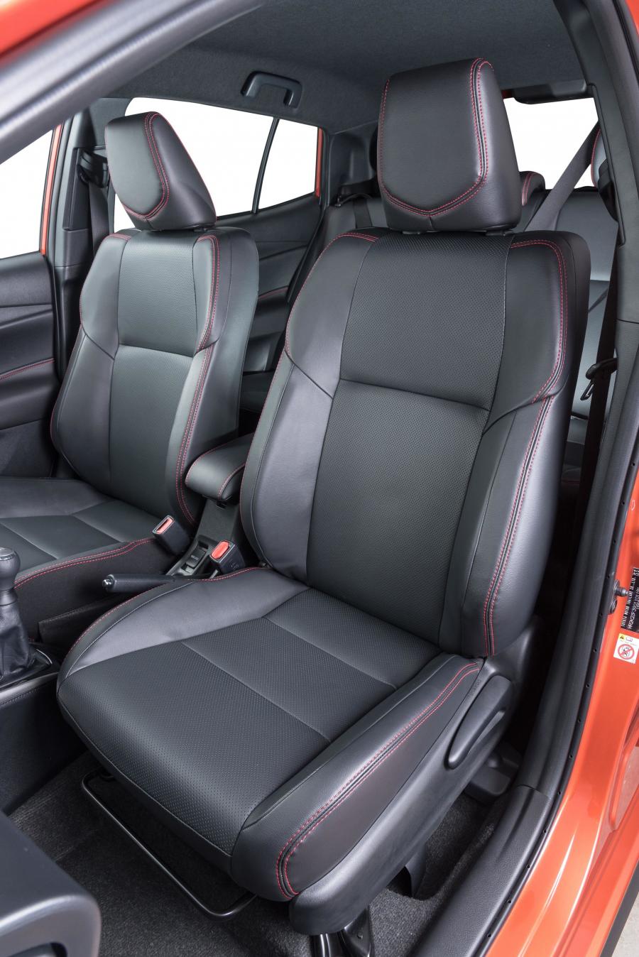 Интерьер Toyota Yaris S 2018 года  (ZA) (фото 21 из 39)